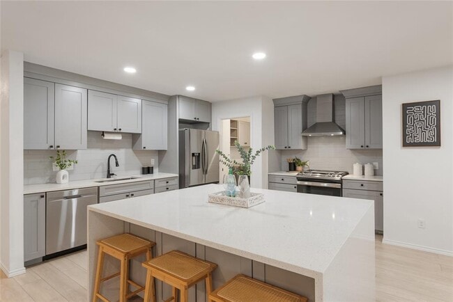 Building Photo - 6809 Lunar Dr