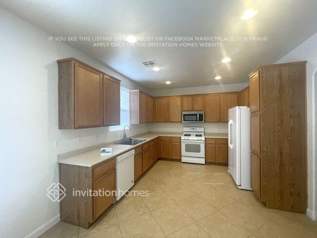 Building Photo - 249 Hyssop Ct