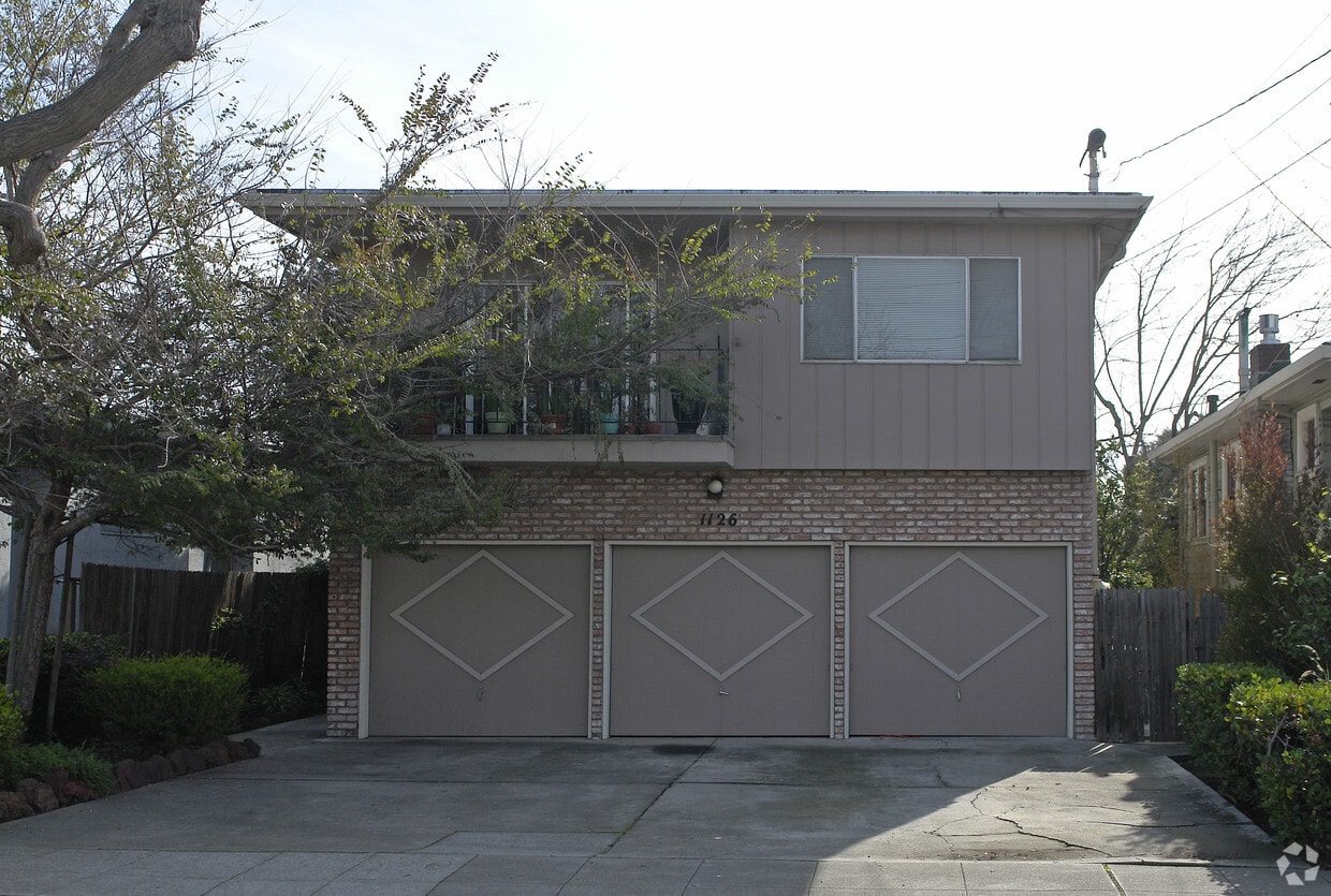 Building Photo - 1126 Broadway