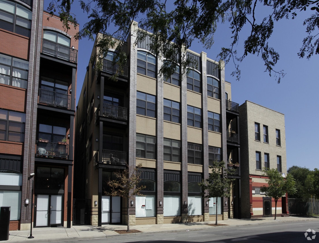 Building Photo - 1815-21 N Milwaukee Ave