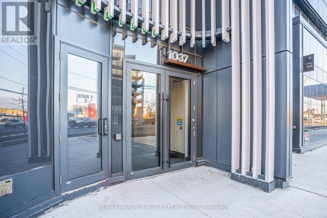 Building Photo - 1037 The Queensway