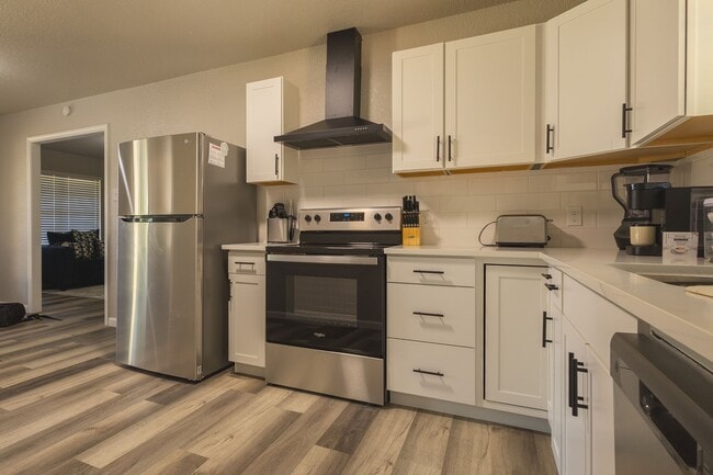 Building Photo - 106 Mimosa St