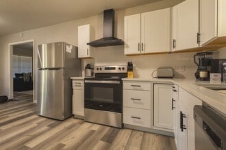 Building Photo - 106 Mimosa St