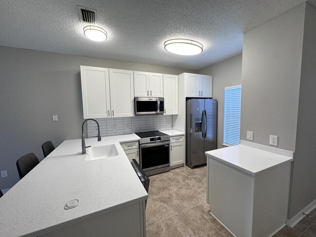 Building Photo - 2703 Bay Club Dr