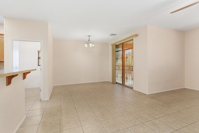 Foto del edificio - 7084 S Camino Derecho