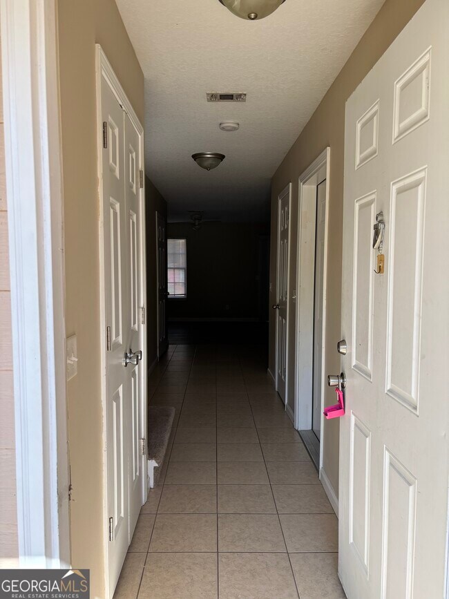 Building Photo - 135 Ashwood Cir