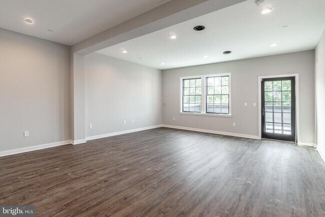 Building Photo - 2124 Ellsworth St
