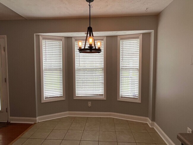 Foto del edificio - Charming 3 Bed, 2 Bath Plus Bonus Room in ...