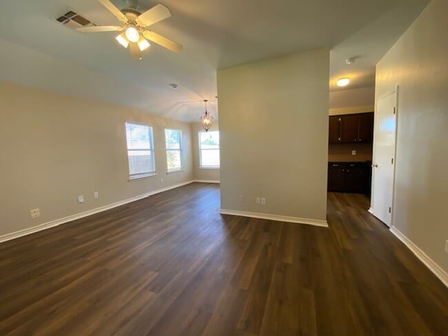 Building Photo - CHARMING SINGLE-STORY HOME IN CALALLEN ISD!