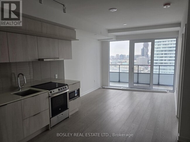 Building Photo - 448 Burnhamthorpe Rd W