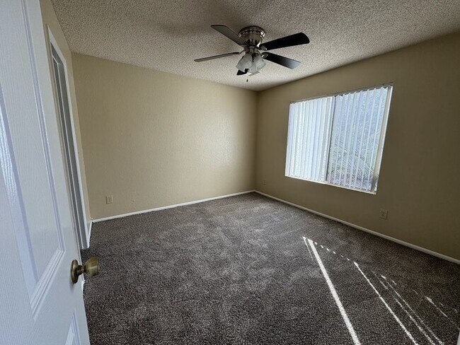 Foto del edificio - Olive Square 2 Bedroom Townhouse