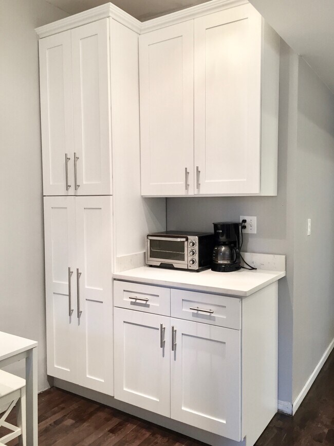 Foto del edificio - 3253 N Kenmore Ave