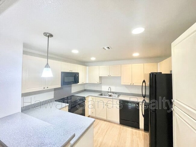 Building Photo - 7012 Hawaii Kai Dr