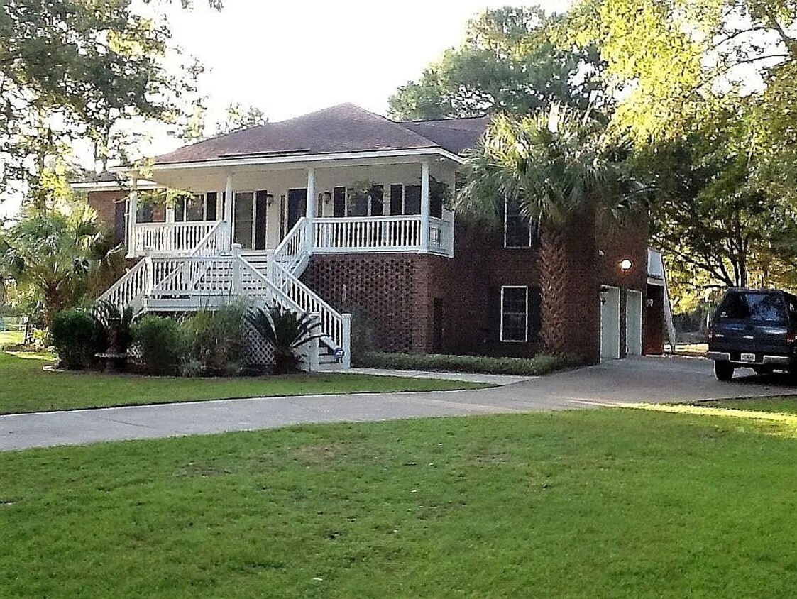 Foto principal - 288 Sterling Woods Dr