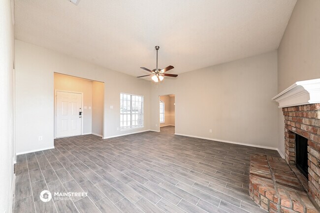 Building Photo - 1805 Chapman Dr