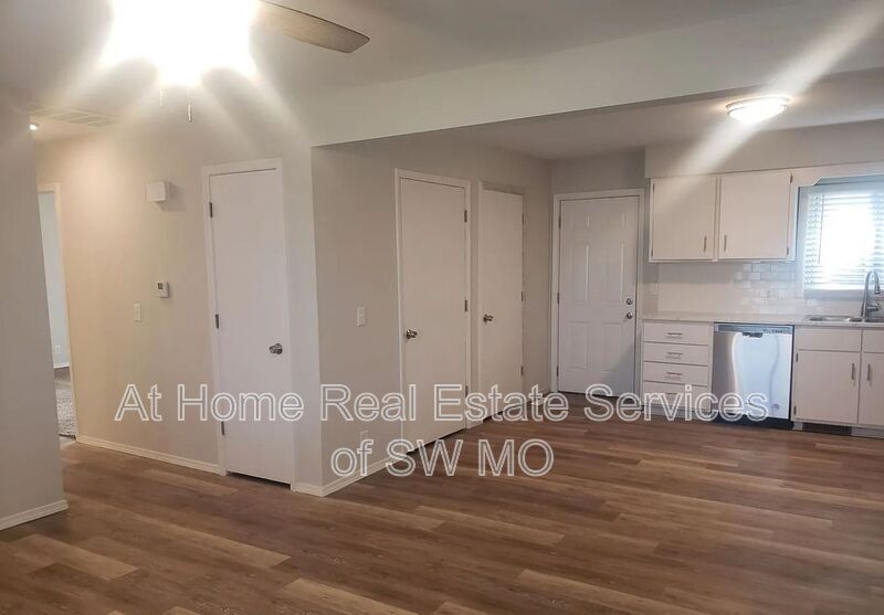 Foto del edificio - 707 S Suburban Ave