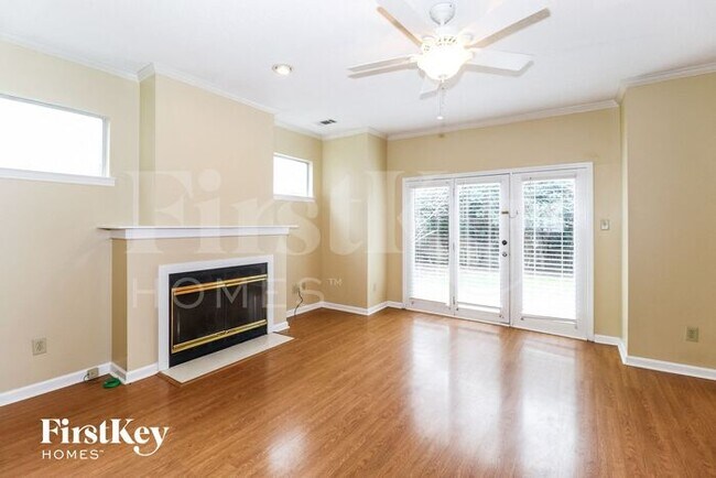Building Photo - 700 Walnut Woods Cove S