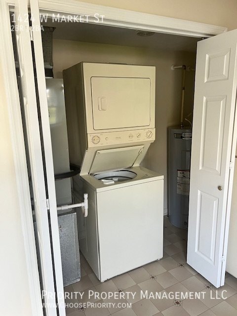 Foto del edificio - Modern 2 Bed Townhome with Prime Location ...