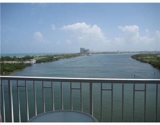 Foto del edificio - 500 Bayview Dr