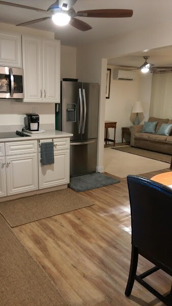 Foto del edificio - 4705 Deerwood Dr