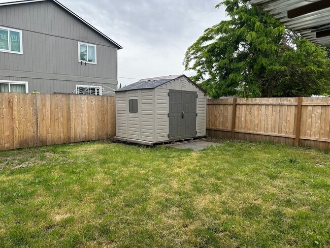 Building Photo - Unique 4 bed 1 1/2 bath duplex in Springfi...