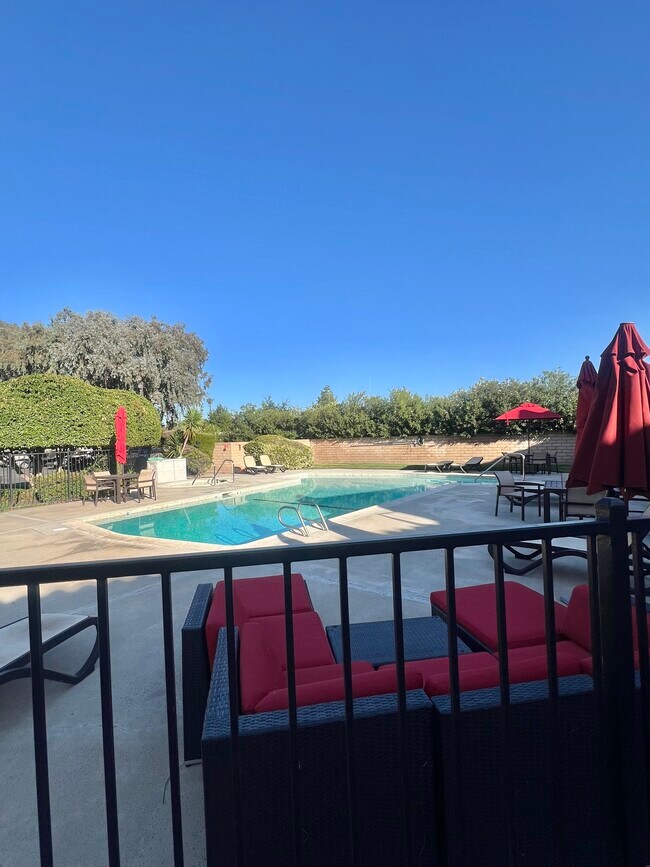 Foto del edificio - 24319 Canyon Lake Dr N