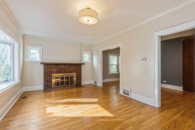 Building Photo - 621 Prairie Ave
