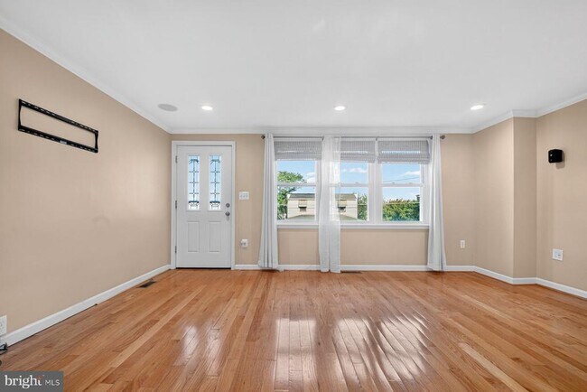 Building Photo - 643 47th St