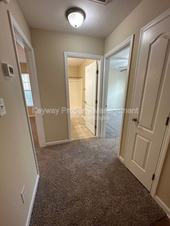 Foto del edificio - 2136 Sylvan Lake Dr