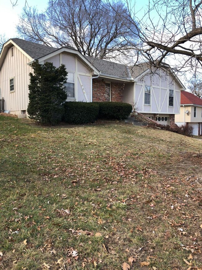 Building Photo - AVAILABLE NOW! Beautiful 3 bed, 2.5 bath h...
