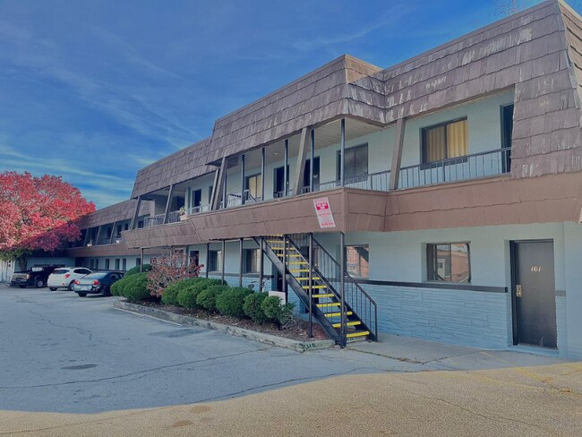 Building Photo - 111 S Summit St