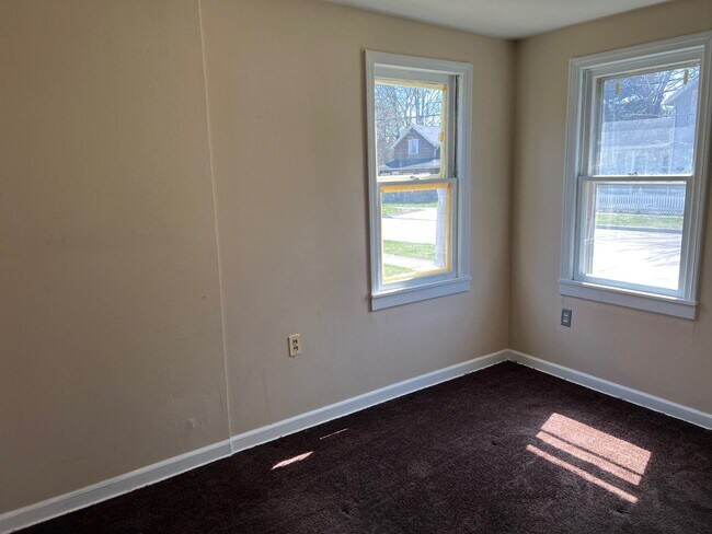 Building Photo - 844 W Highland Ave