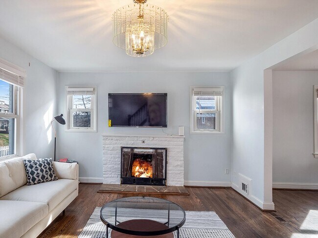 Building Photo - Room in 5 Bedroom Home at 3100 Central Ave Ne