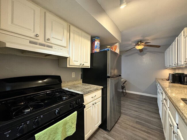 Foto del edificio - 1870 Tall Oaks Dr