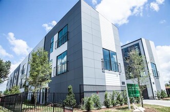 Building Photo - 4901 Live Oak St