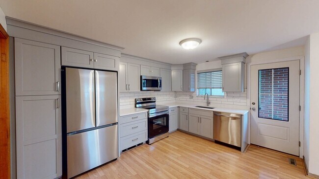 Building Photo - 19 Ashmont Ave