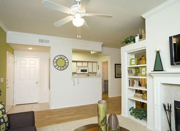 Building Photo - 1 bedroom in San Antonio TX 78204