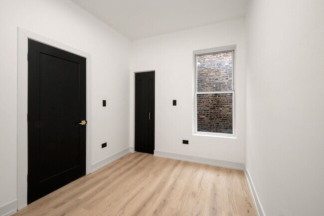 Foto del edificio - 7008 S King Dr