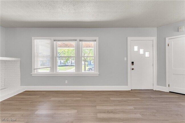 Foto del edificio - 16309 Raymond St
