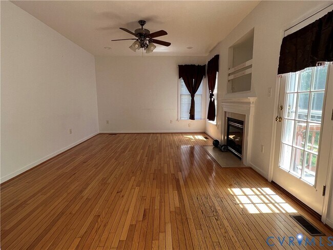 Foto del edificio - 4925 Saddleridge Ct