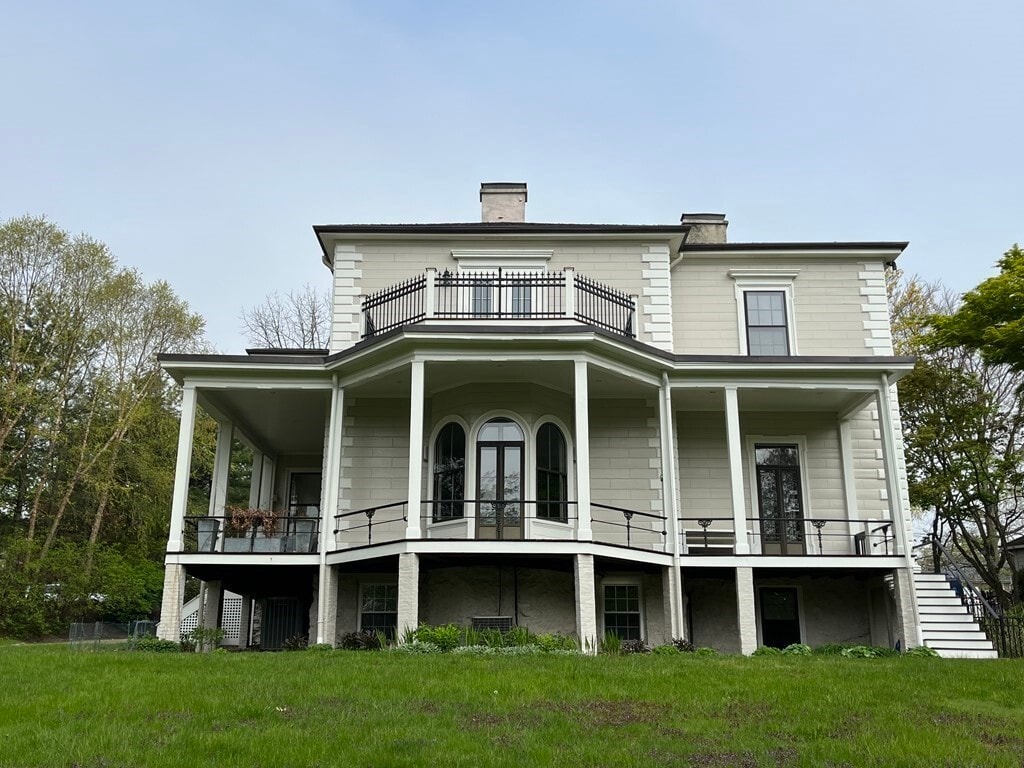 Primary Photo - 180 Moss Hill Rd