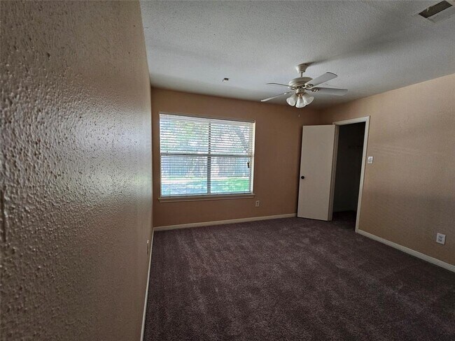 Foto del edificio - 12110 Hedgedown Dr