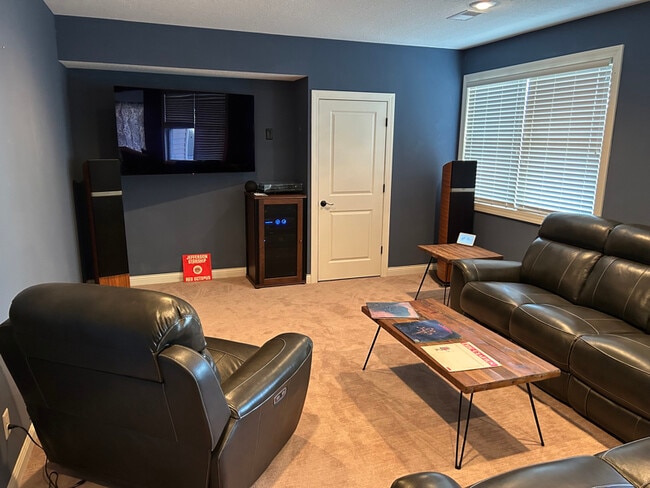 Building Photo - 6078 Shawnee Ct