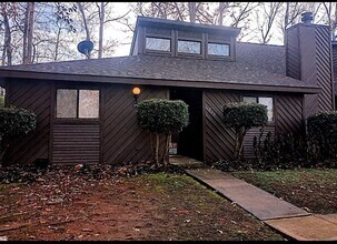 Building Photo - 211 Rock Knoll Dr