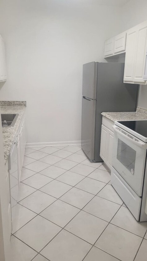 Beautiful 3BR/2BA Condo in Gated Golf Ridge Community - Beautiful 3BR/2BA Condo in Gated Golf Ridge Community