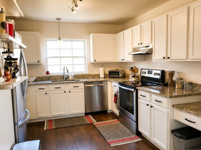 Building Photo - 3081 Promenade Cir