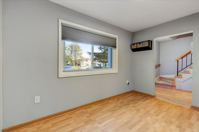 Building Photo - 219 Willow Ter