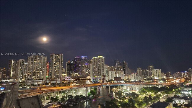 Foto del edificio - 10 SW South River Dr