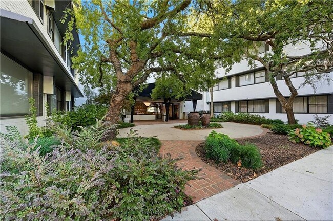 Foto del edificio - 3645 Peachtree Rd NE