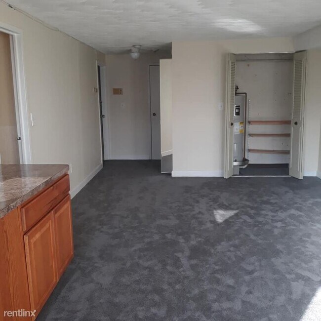 Building Photo - 386 Commercial Street